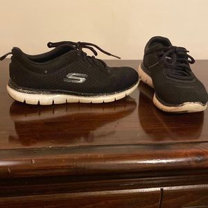 Black Skechers size 6.5